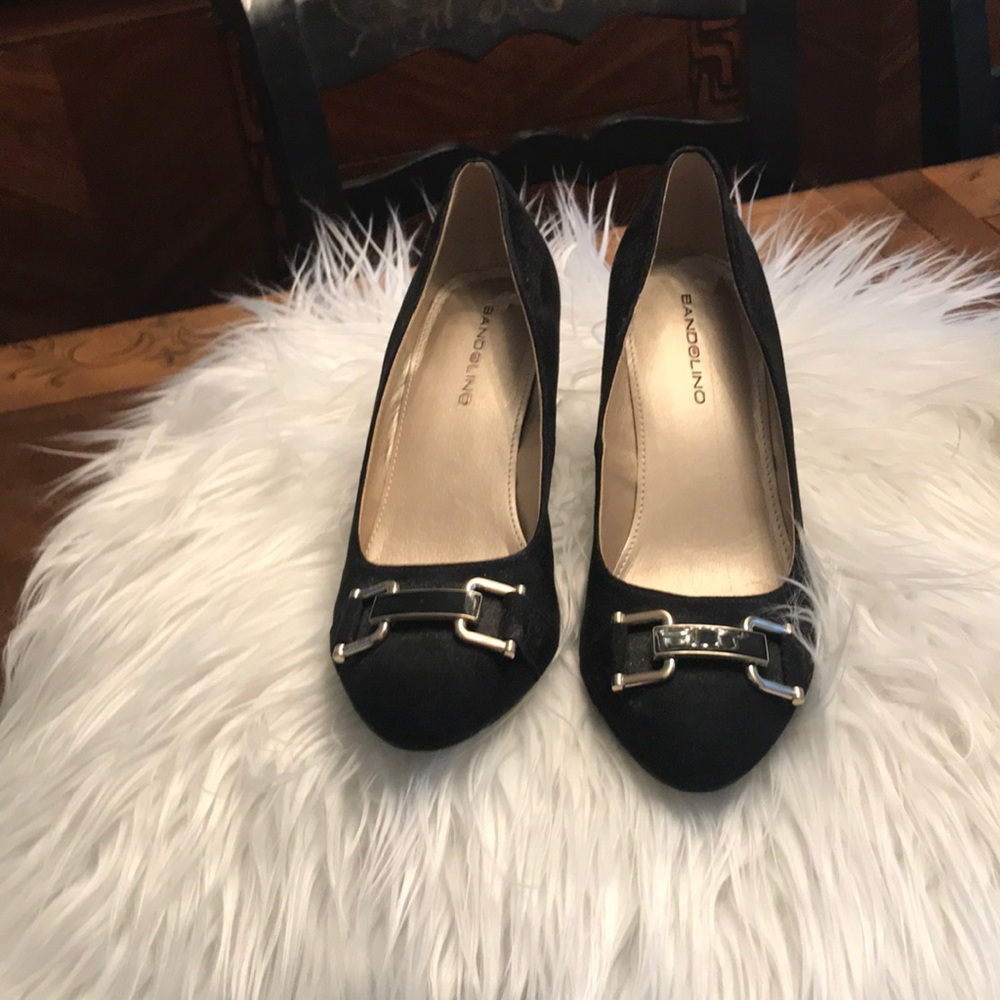 Wedge Bandolino  striking black suede shoes